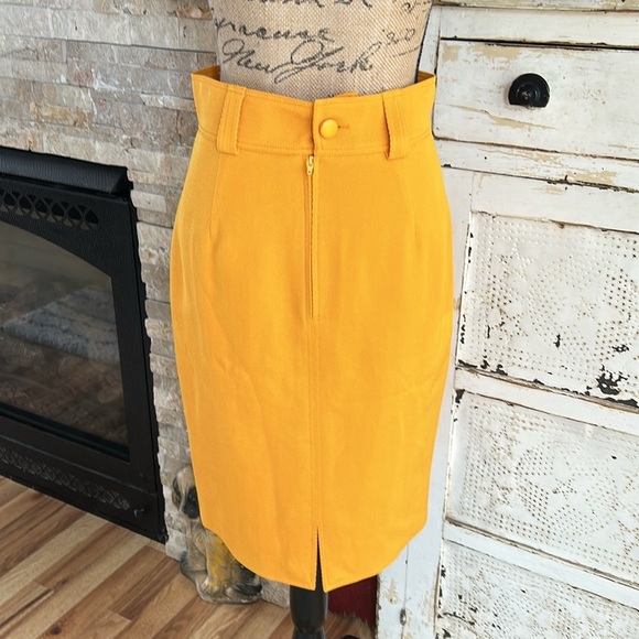 Genny Italian 100% wool gold mustard pencil skirt back slit zip and button close - Picture 6 of 16